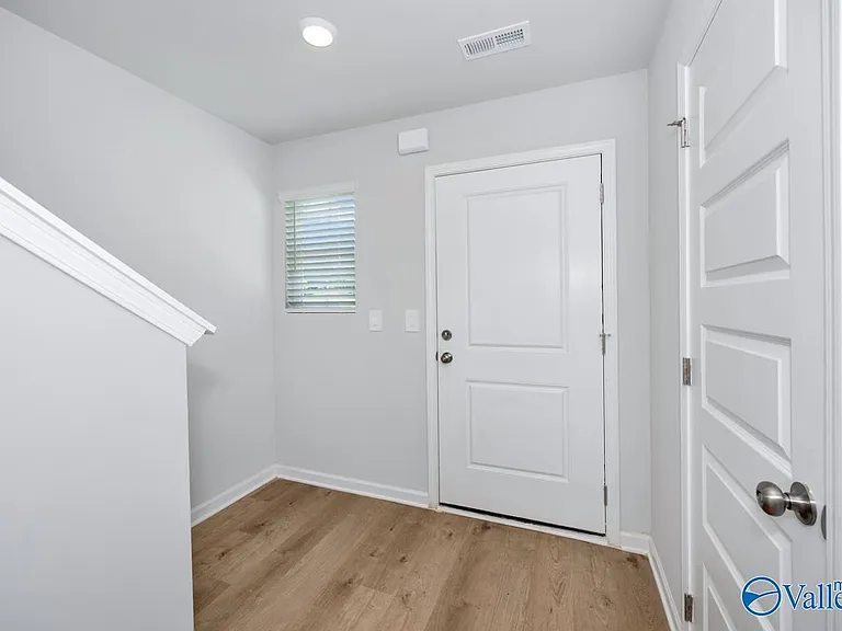 4121 Hudson Ct — Photo 3