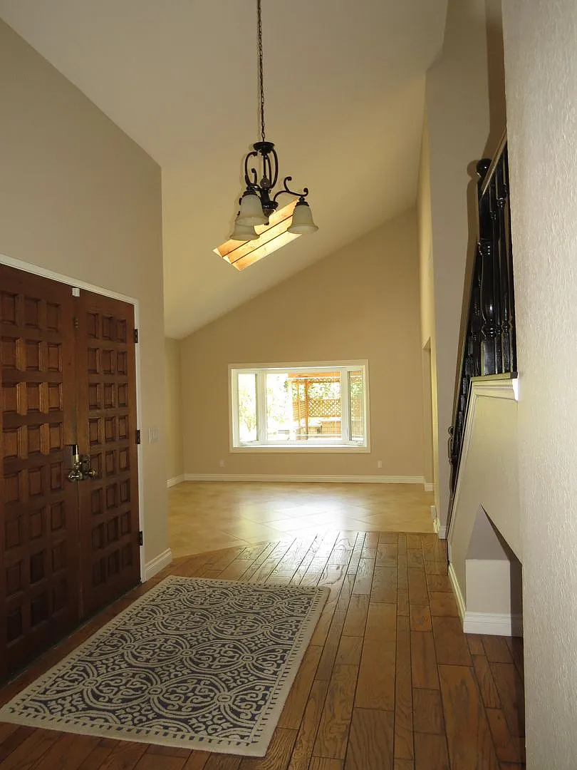 Mission Viejo 4 Bed House for Lease - Hardwood Floors - Large Backyard - Cul de Sac location — Photo 3