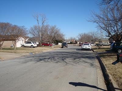 4th image of 412 Fox Dr