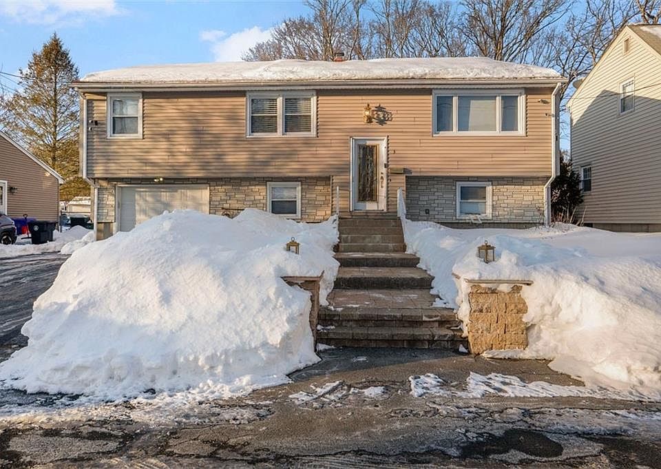 1st image of 3 Vineland Ave