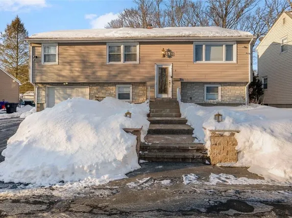 3 Vineland Ave, North Providence, RI 02911