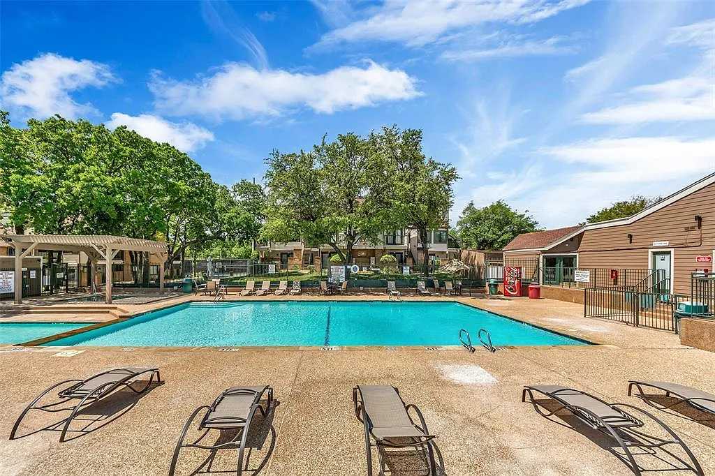 2307 Balsam Dr — Photo 3