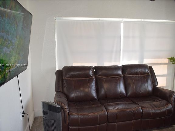 4th image of 841 Hialeah Dr