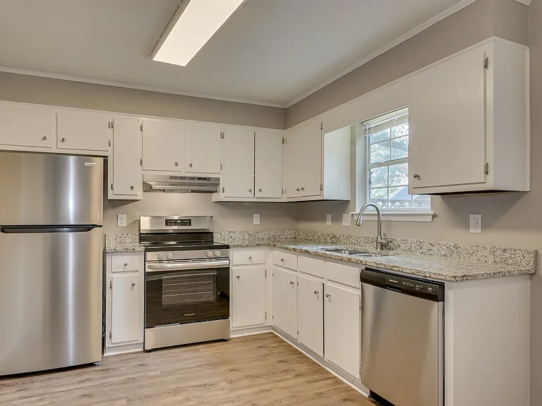 120 Chalet North Ct — Photo 8