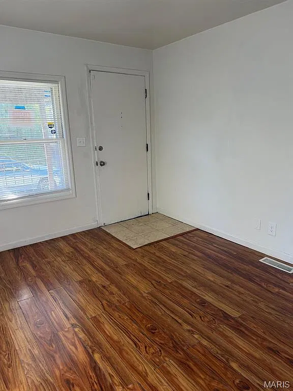 2 bed, 1.0 bath, 828 sqft, $1,050 — Photo 3