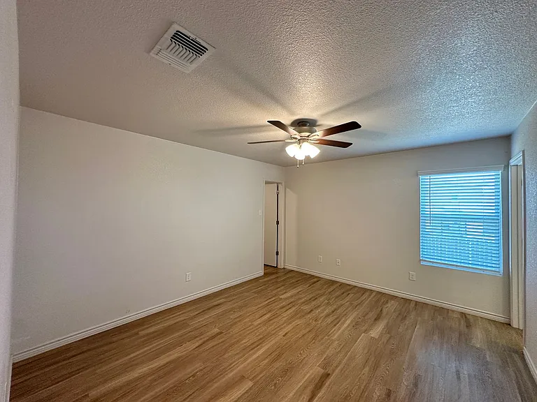 1813 Clovis Dr — Photo 30