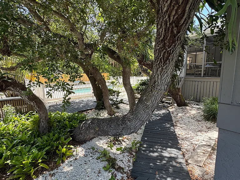 753 Tropical Cir — Photo 2