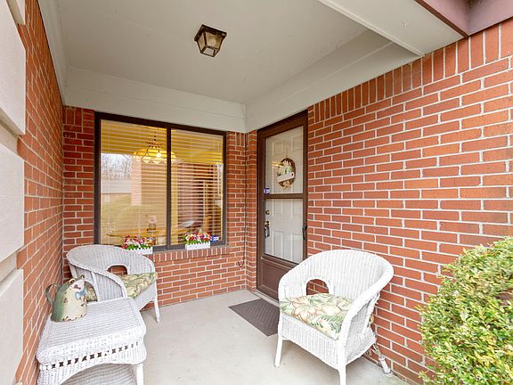 5th image of 9212 Golden Oaks E