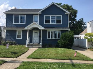 19 Mineola Ave, Hicksville, NY 11801