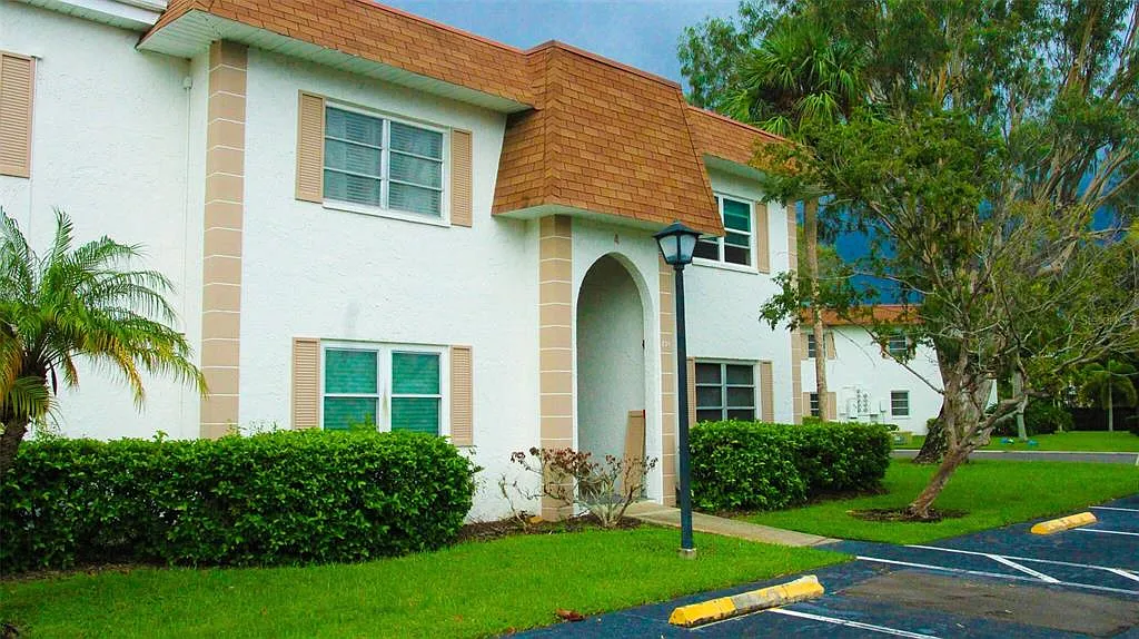 1 bed, 1.0 bath, 747 sqft, $2,000 — Photo 1