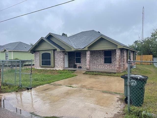 1st image of 214 San Esteban St