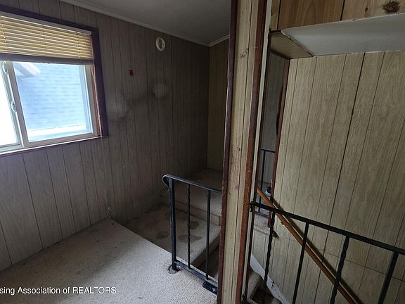 5th image of 820 Seymour Ave