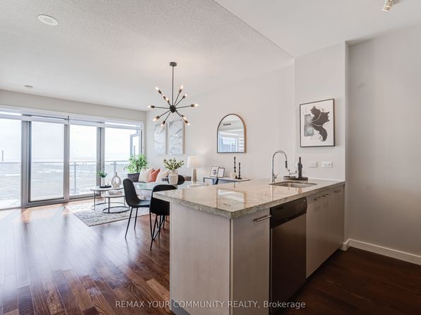 70 Distillery Ln #3704, Toronto, ON M5A 0E3