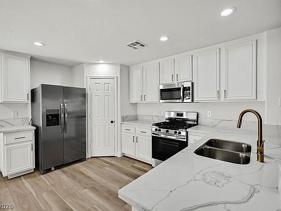 2nd image of 5019 Volcanic Rock Ln