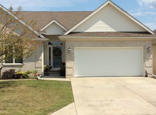 74 Windrush Bourne, Bowling Green, OH 43402