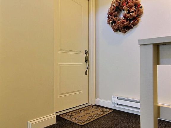 4th image of 2549 N Lakeshore Dr #A