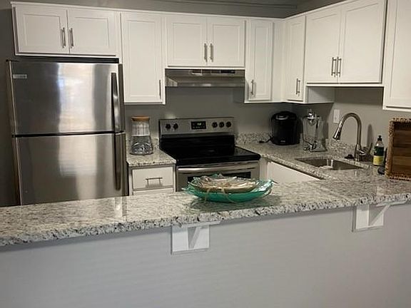 2nd image of 3900 Forest Hill Ave #B10