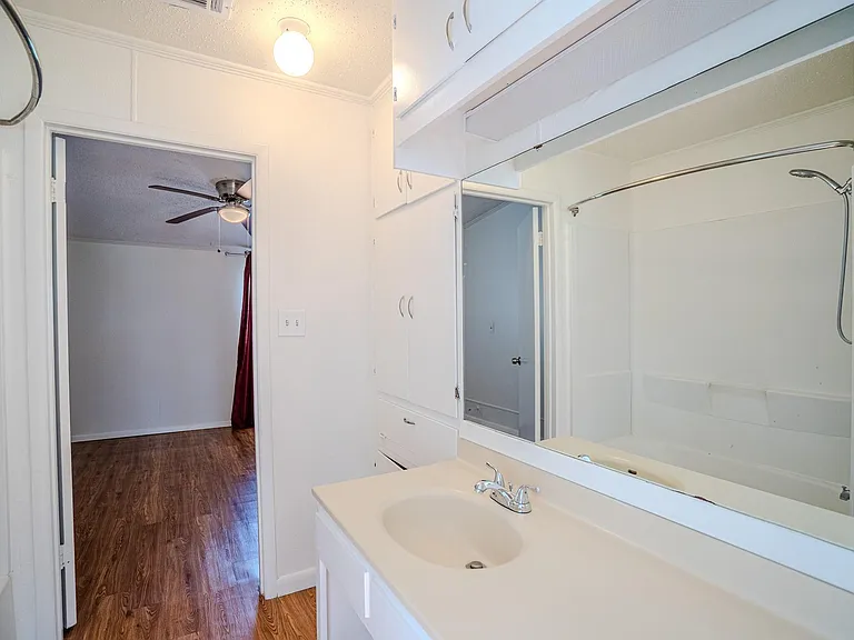 16013 Edwards Dr — Photo 14