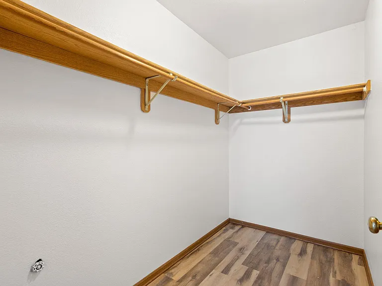 303 Meadowview Ct — Photo 9