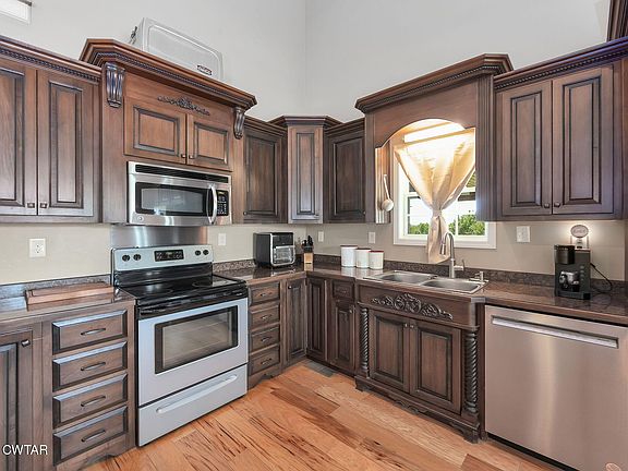 14th image of this home