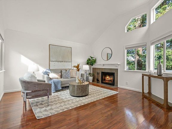 2nd image of 4816 Lakebird Pl