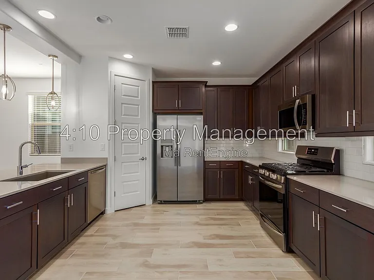 2222 E Palmdale Ln — Photo 16