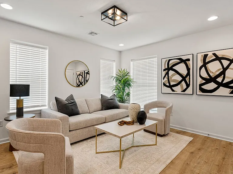 Now offering One & Half Month Free Rent *Advertised Rate is Reflective of Special Offer!* — Photo 42
