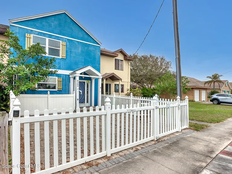 8309 Rosalind Ave — Photo 1