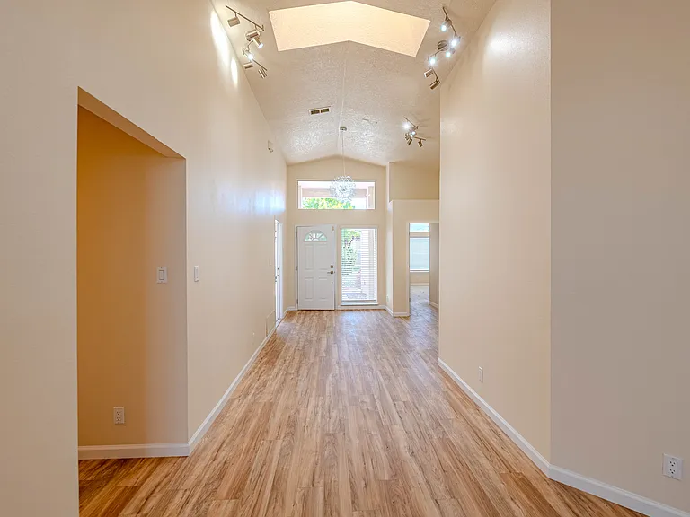 7209 Laster Ave NE — Photo 3