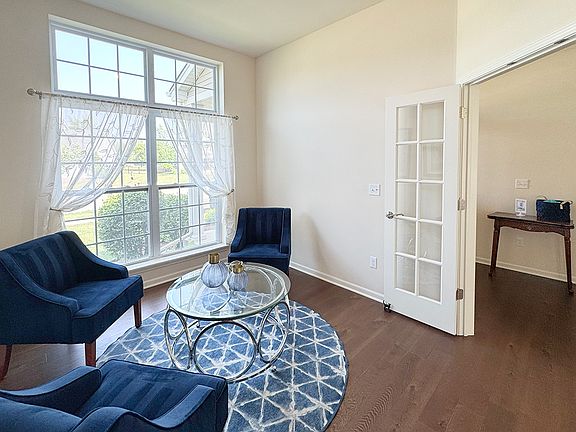 4th image of 328 E Cloverlane Dr
