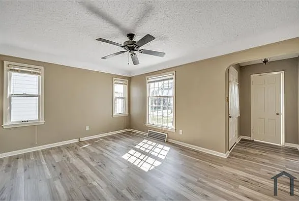 10713 Vernon Ave — Photo 14