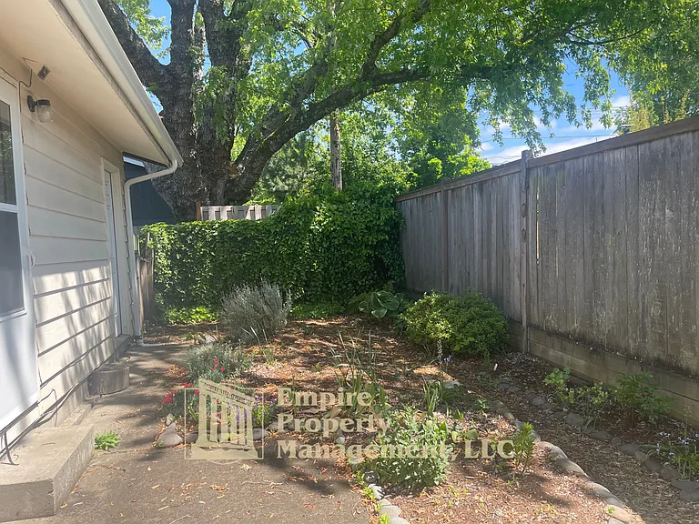 2375 Adams St — Photo 17