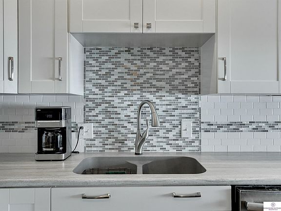 4th image of 1120 Delmar St