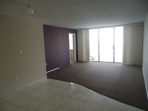 2nd image of 18031 Biscayne Blvd APT 1802