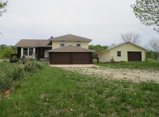 24201 S Rockhaven Rd, Peculiar, MO 64078