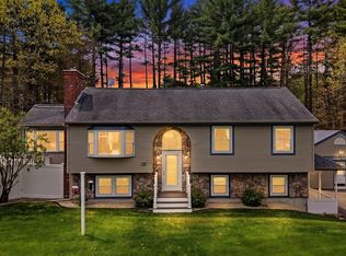 26 Mayflower Dr, Litchfield, NH 03052