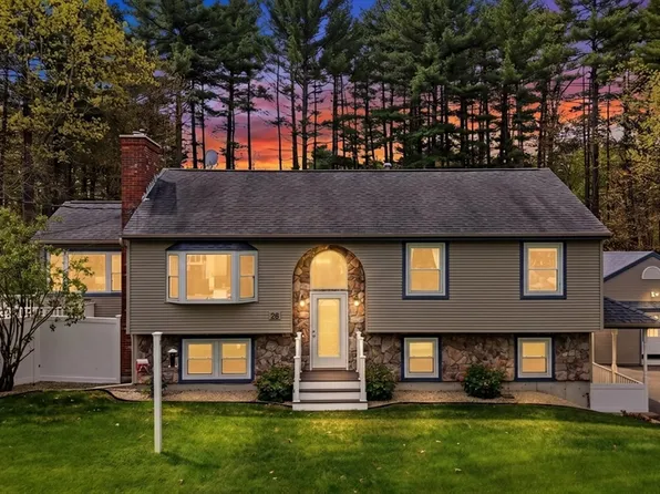 26 Mayflower Dr, Litchfield, NH 03052