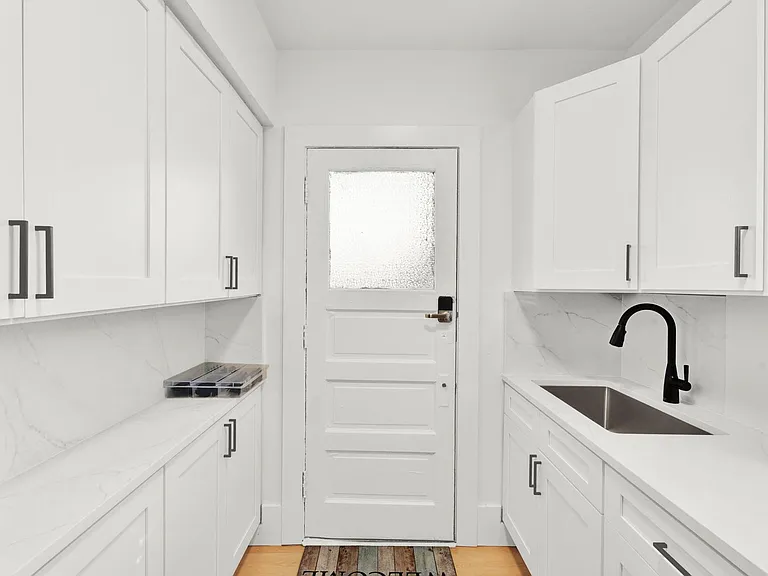 1032 Vaughn St — Photo 10
