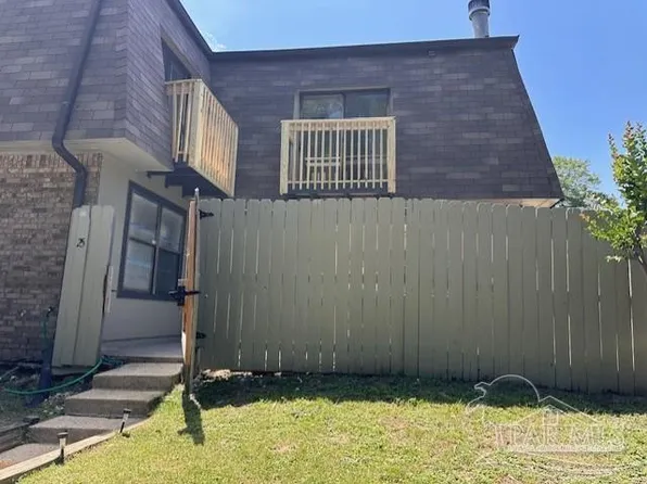2301 W Michigan Ave APT 25, Pensacola, FL 32526