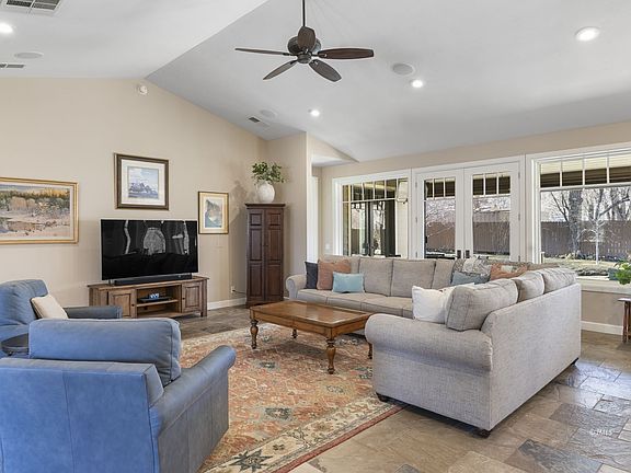 3rd image of 233 Mount Tom Rd