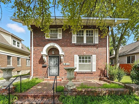 2nd image of 2639 Charlotte St