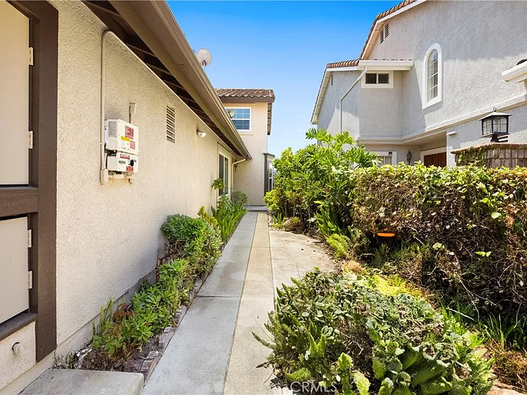 24242 Briones Dr — Photo 6