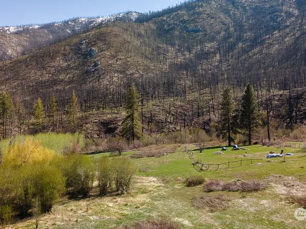 209 Hunter Mountain Road, Pateros, WA 98846