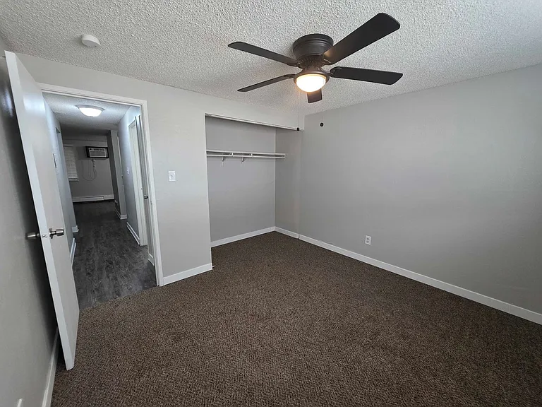 Sunstone Apartments — Photo 43