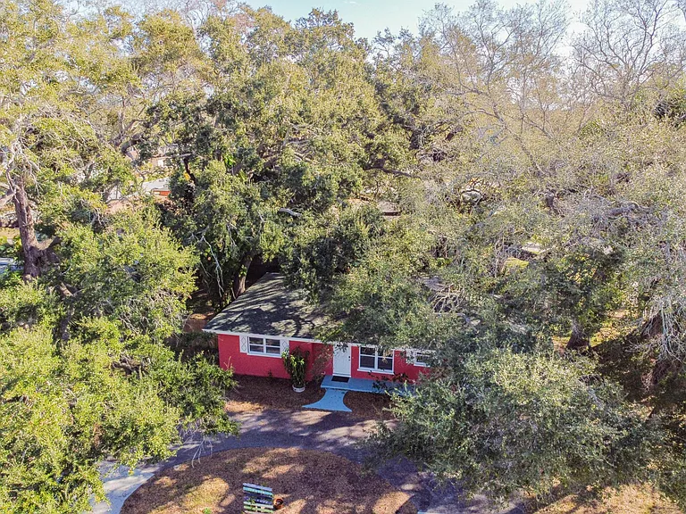 677 Oakwood Dr — Photo 5