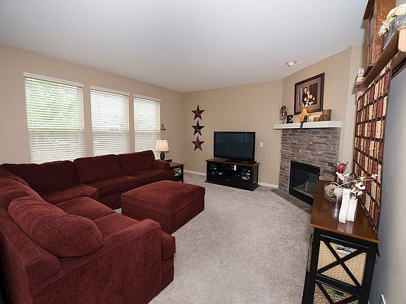 4th image of 8706 S 163rd Ave