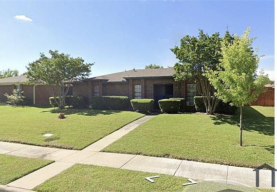 2nd image of 1746 Glencairn Ln