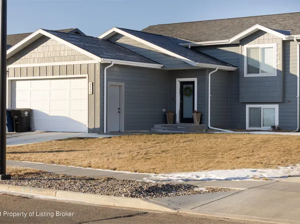 3533 Calvin Dr, Dickinson, ND 58601