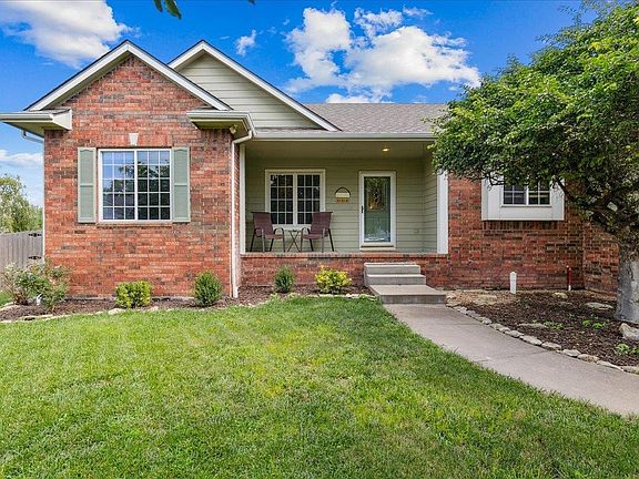 3rd image of 602 Brentwood Pl