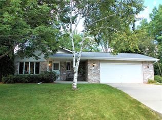608 Highview Dr, Slinger, WI 53086